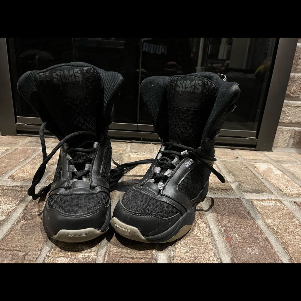 Kids size 2 snowboard boots- good used condition